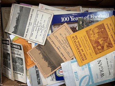 Lot 253 - Box of ephemera to include FA Cup coin set, sporting programmes etc