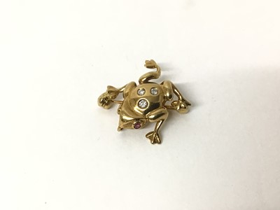Lot 3 - 18ct gold and diamond novelty pendant/brooch in the form of a frog