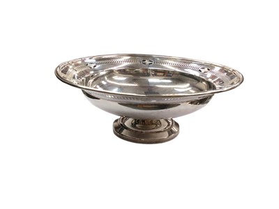 Lot 1091 - Silver pedestal dish with pierced decoration to the rim, 25cm diameter