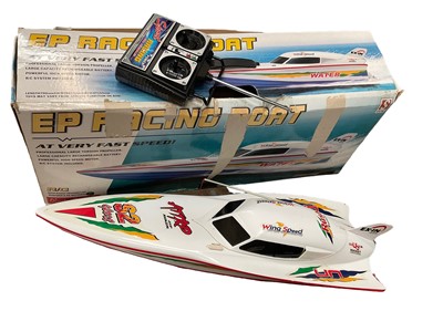 Lot 169 - Remote control speed boat