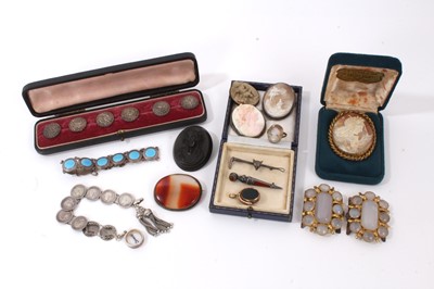 Lot 687 - Group of antique jewellery in a leather case