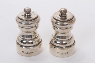 Lot 475 - Pair contemporary silver salt and pepper mills (London 1981)