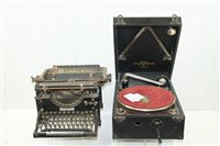 Lot 3670 - 1930s Columbia portable wind-up gramophone...