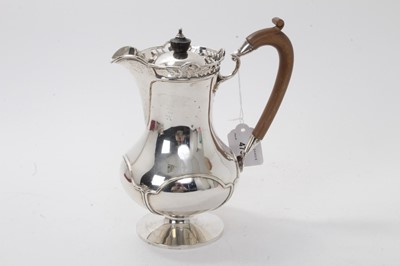 Lot 473 - Silver hot water pot with pierced rim and fruitwood handle, by Ollivant & Bottisford, London 1912