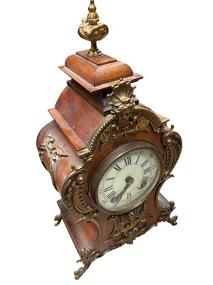 Lot 136 - French mantel clock