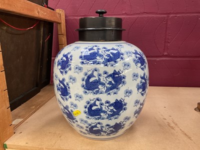 Lot 773 - Contemporary blue and white Chinese jar decorated with fish