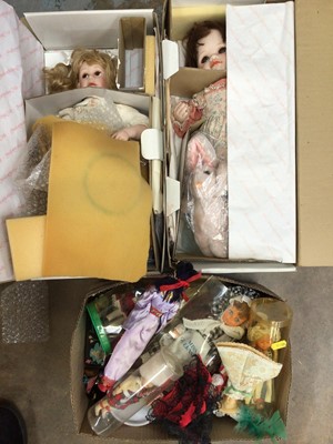 Lot 63 - Collection of mixed world dolls and two boxed heritage dolls.