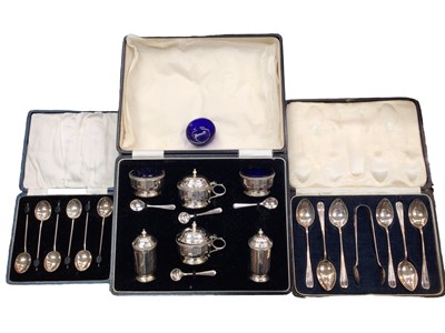 Lot 1071 - Silver condiment set in fitted box, set of 1920s silver coffee spoons with 'coffee bean' finials, and a set of six silver teaspoons and sugar tongs in case