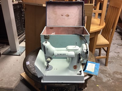 Lot 689 - Rare white Singer 221k featherweight sewing machine