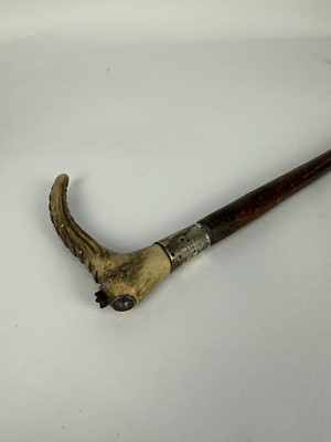 Lot 1236 - Early 20th century Swaine & Co. Silver mounted hunting whip with leather covered shaft and stag antler handle