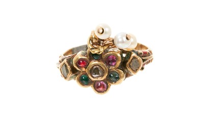 Lot 833 - Antique Indian gold and multi-gem ring