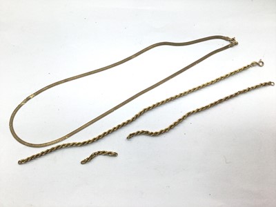 Lot 1053 - Two 9ct gold chains (broken)