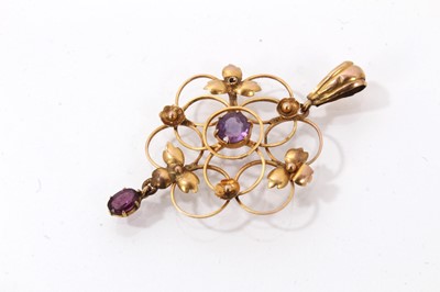 Lot 702 - Edwardian 9ct gold and amethyst pendant