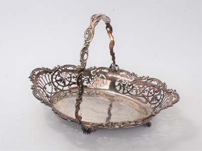 Lot 456 - Good quality Edwardian silver basket by Goldsmiths & Silversmiths Co. Ld.