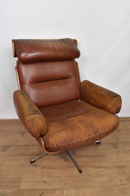 Lot 1562 - 1960s Eames style easy chair