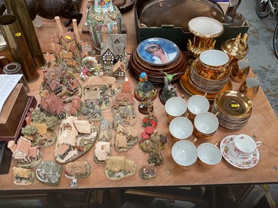 Lot 501 - Collection of Lilliput Lane cottages, Princess Diana collectors plates and gilded ceramics.