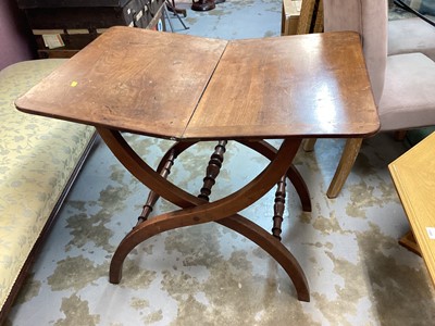 Lot 1317 - Victorian mahogany coaching table