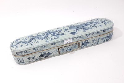 Lot 184 - A Chinese blue and white porcelain pen box, after a Ming original made for the Islamic market but later