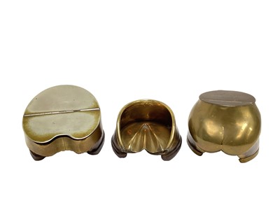 Lot 1230 - Antique brass mounted hoof ashtray, 11cm wide and other horse hooves