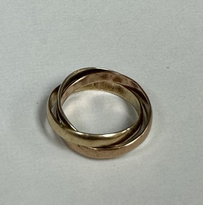 Lot 43 - 9ct gold Russian ring with three-colour gold bands, ring sizes approximately L