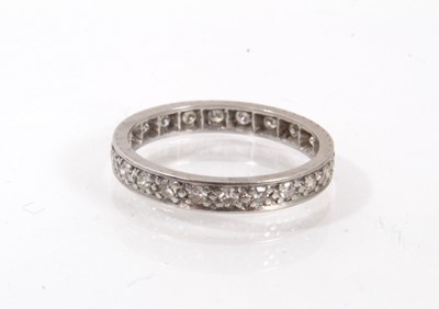 Lot 823 - Diamond full band eternity ring