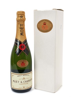 Lot 40 - Moët & Chandon bottle of Champagne with presentation label for the 1997 Golden Wedding Annivery of H.M.Queen Elizabeth II and H.R.H. The Duke of Edinburgh in original box