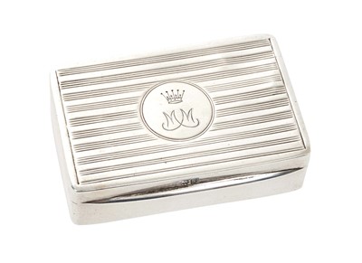 Lot 67 - Edwardian silver snuff box with reeded engine turned decoration and engraved Earls Coronet and monogram