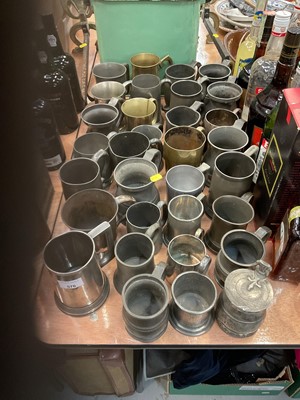 Lot 576 - Large collection of antique and later pewter tankards (qty)