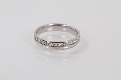 Lot 793 - 18ct white gold diamond wedding ring