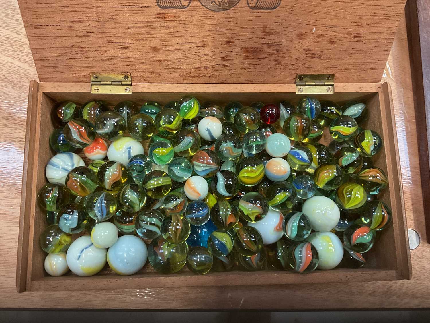 Lot 610 - Group of assorted marbles.