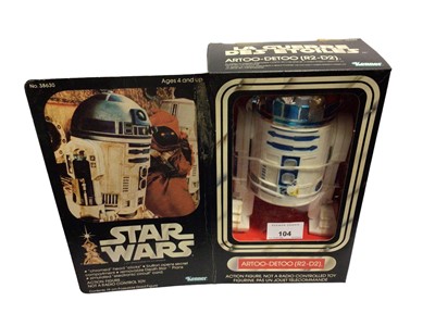 Lot 104 - Kenner Star Wars R2-D2 19cm action figure, in window box No.38630 (1)