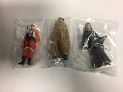 Lot 124 - LFL Star Wars action figures