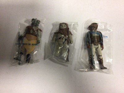 Lot 124 - LFL Star Wars action figures
