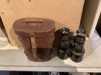 Lot 331 - Lot vintage binoculars and cameras