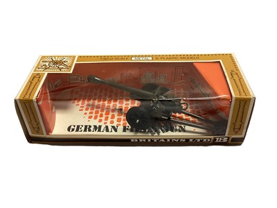 Lot 150 - Britains Gun models including 4.7 Naval Gun No.9730 (x2), German Field Gun No.9732, American Civil War Fieldpiece No.9726 (x2) & Gun of the Revolution No.9736, all boxed (6)