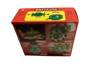 Lot 161 - Britains Space models including Alien Spaceship No.9120 (x2), Alien Space Cannon No.9125 & Stargard Space Cannon No.9115 (x2) & Stargard Command Craft No.9117 (6)
