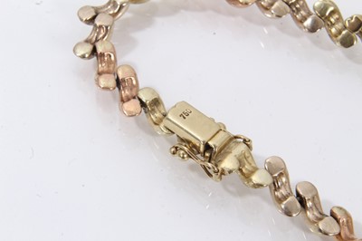 Lot 859 - 18ct three colour gold bracelet