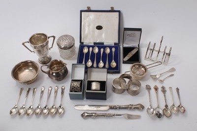 Lot 584 - Mixed group of Victorian and later silver