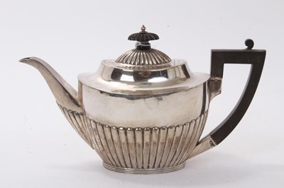 Lot 585 - Mappin & Webb silver teapot