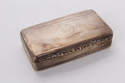 Lot 587 - William IV silver snuff box