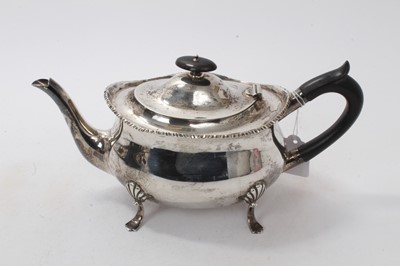 Lot 439 - Edwardian silver teapot