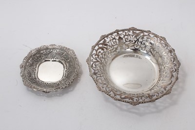 Lot 429 - Edwardian silver pierced dish