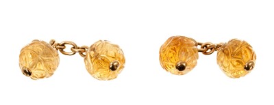 Lot 807 - Pair of carved citrine and 18ct gold cufflinks with 10mm carved spherical citrine terminals and 18ct gold links.