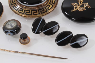 Lot 688 - A group of Victorian agate jewellery to include a carved agate cameo stick pin, a pair of 9ct gold and banded agate cufflinks, two gold black enamel and banded agate brooches, another black agate b...