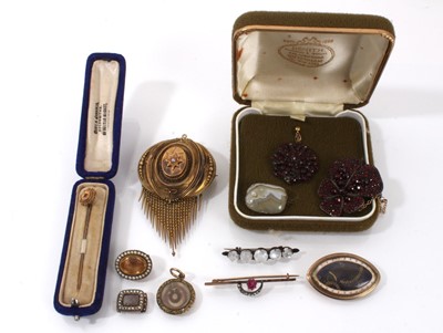 Lot 690 - A group of antique brooches to include a George III gold and enamel navette shape mourning pendant/brooch, a Victorian gold brooch with articulated tassel fringe, a Georgian foiled back brooch with...