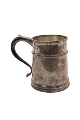 Lot 515 - Late Victorian Britannia silver tankard of tapered form, with beaded scroll handle, (London 1901), maker Elkington & Co Ltd, 13ozs, 13cm in height.