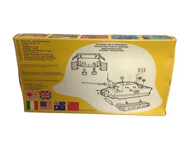 Lot 259 - Atlantic military model kits including Bridging Tank AVLB M-60 No.604, Ontos 6x106 mm No.612, Japanese Tank CHI-HAT97 No.616, Panxerspahwagen Sdkfz 232 No.617, Jagdpanzer PzJgVI Jagdtiger No.619 &;...