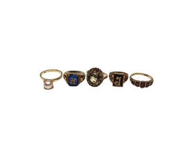 Lot 107 - 14ct gold single cultured pearl ring, 10k gold signet ring, one other 9ct gold signet ring and two 9ct gold gem set rings (5)