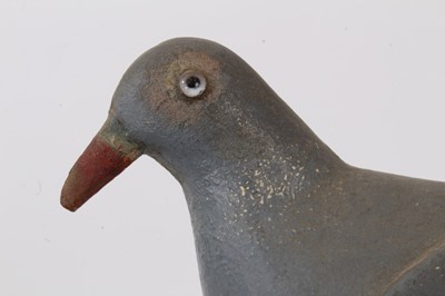 Lot 1115 - Antique decoy pigeon