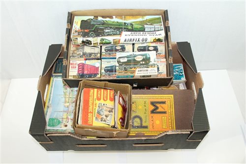 Lot 2813 - Selection of jigsaw puzzles, Airfix Railway...